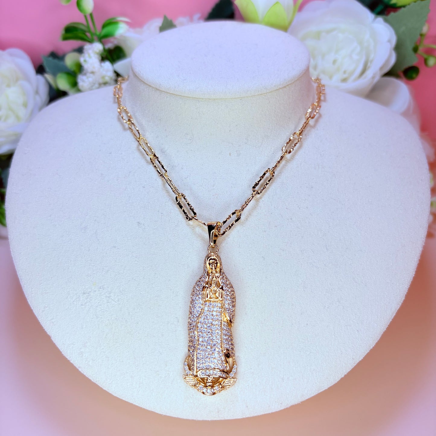 praying hands virgen mary necklace