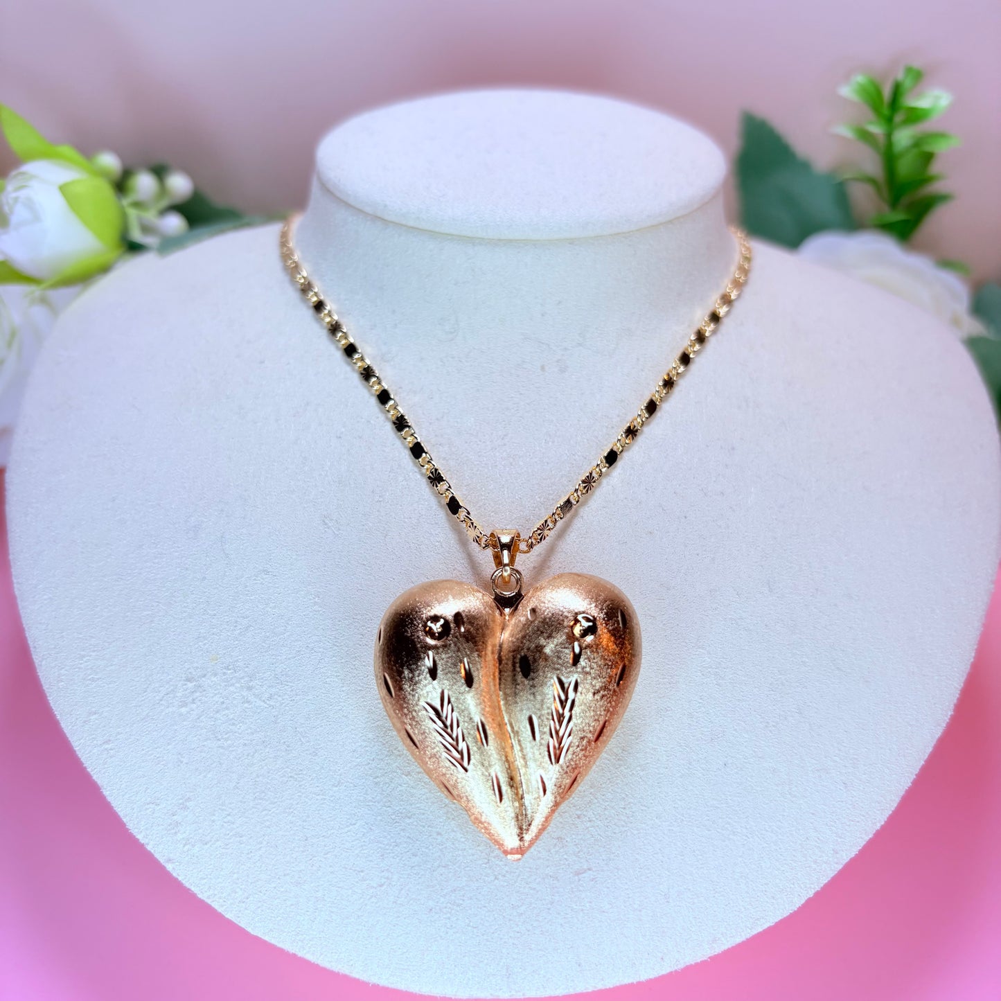 colette puffy heart necklace