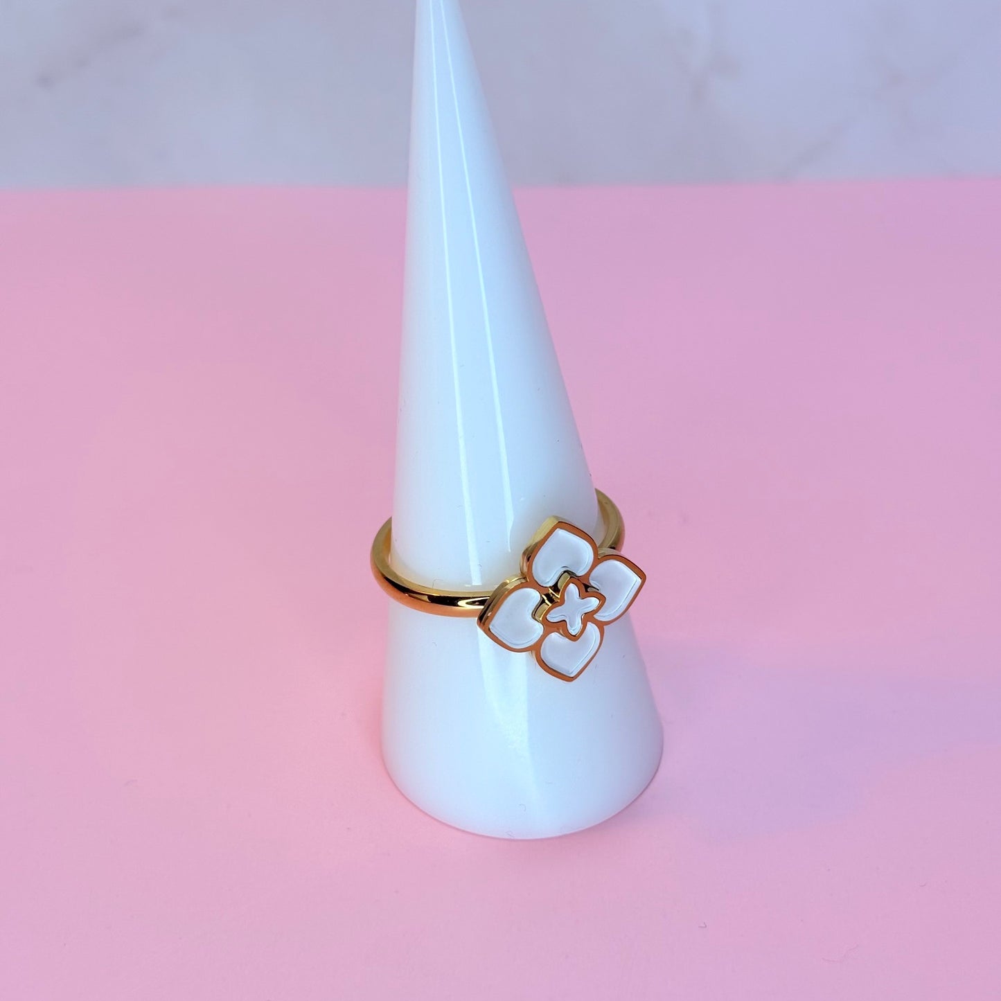 delicate trebol ring