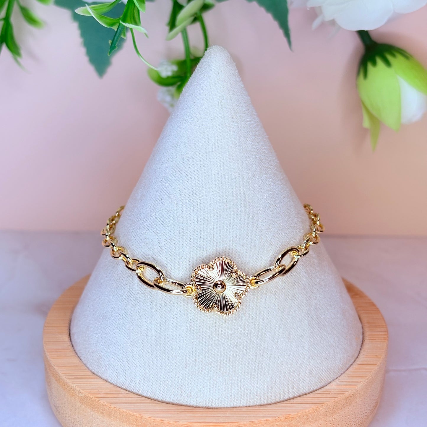 golden trebol bracelet