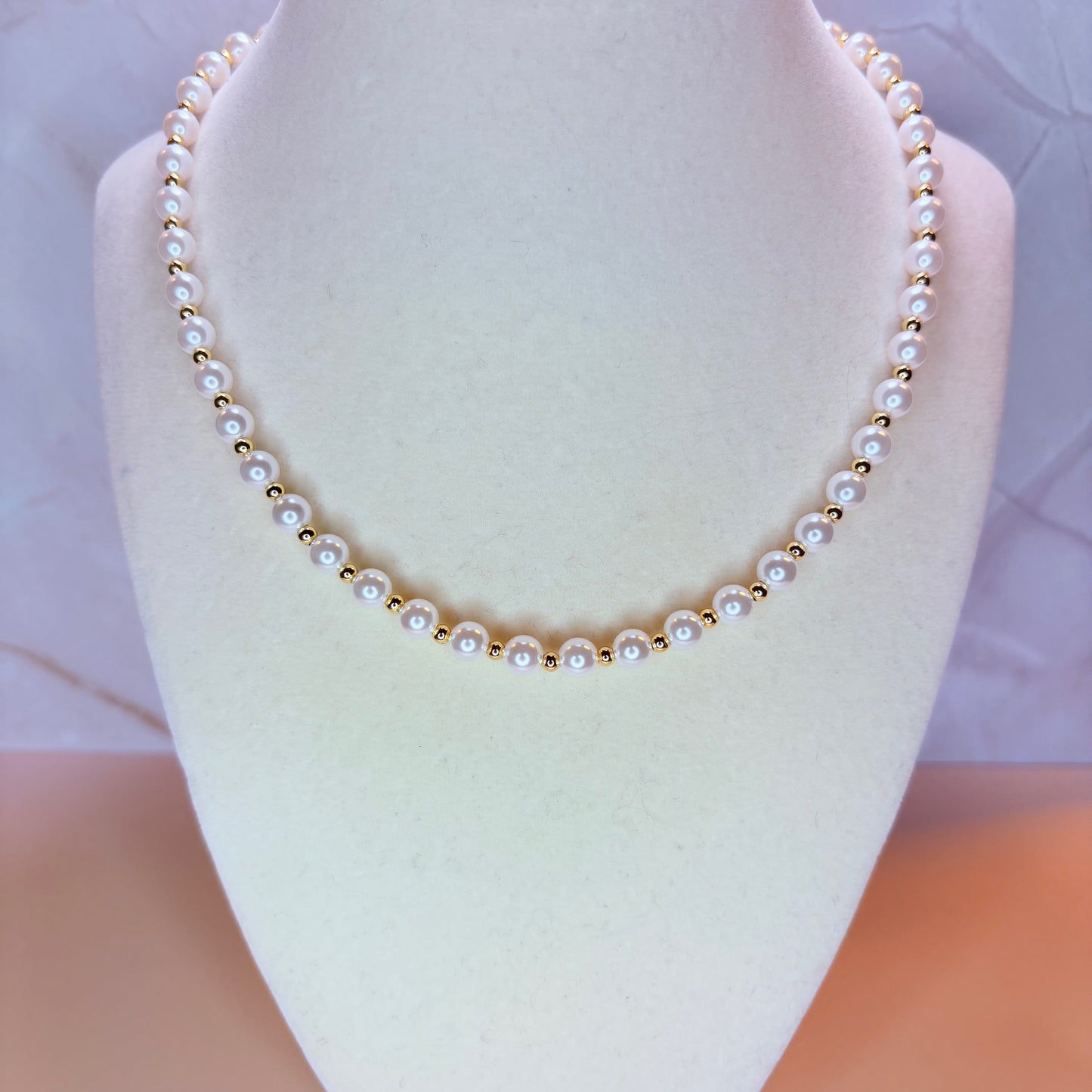 pearl choker-style necklace
