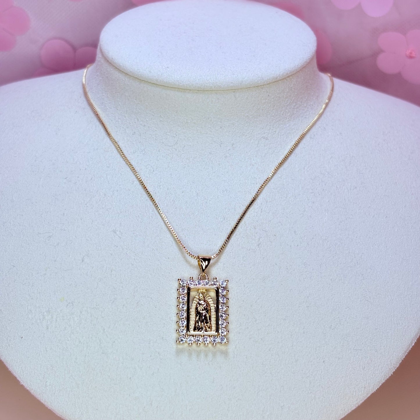 virgencita cuadro necklace