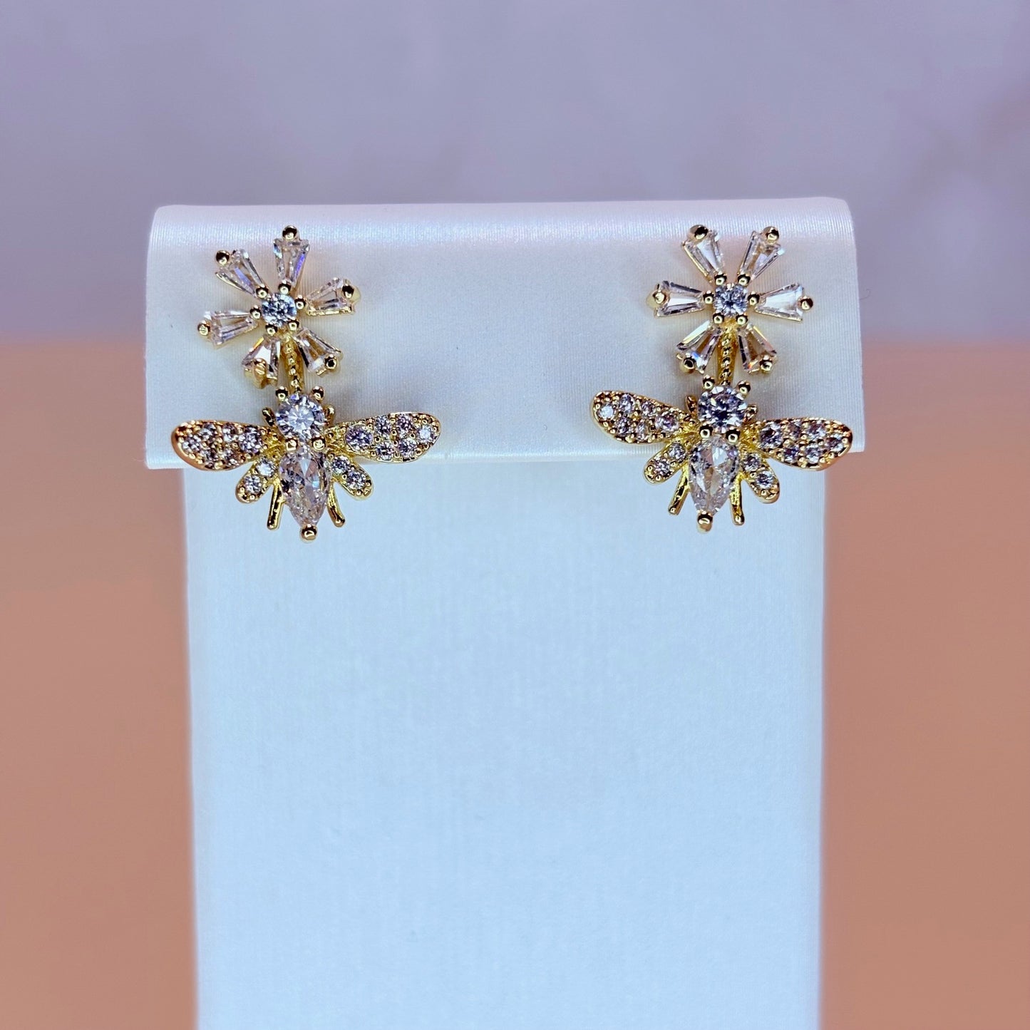 abeja earrings