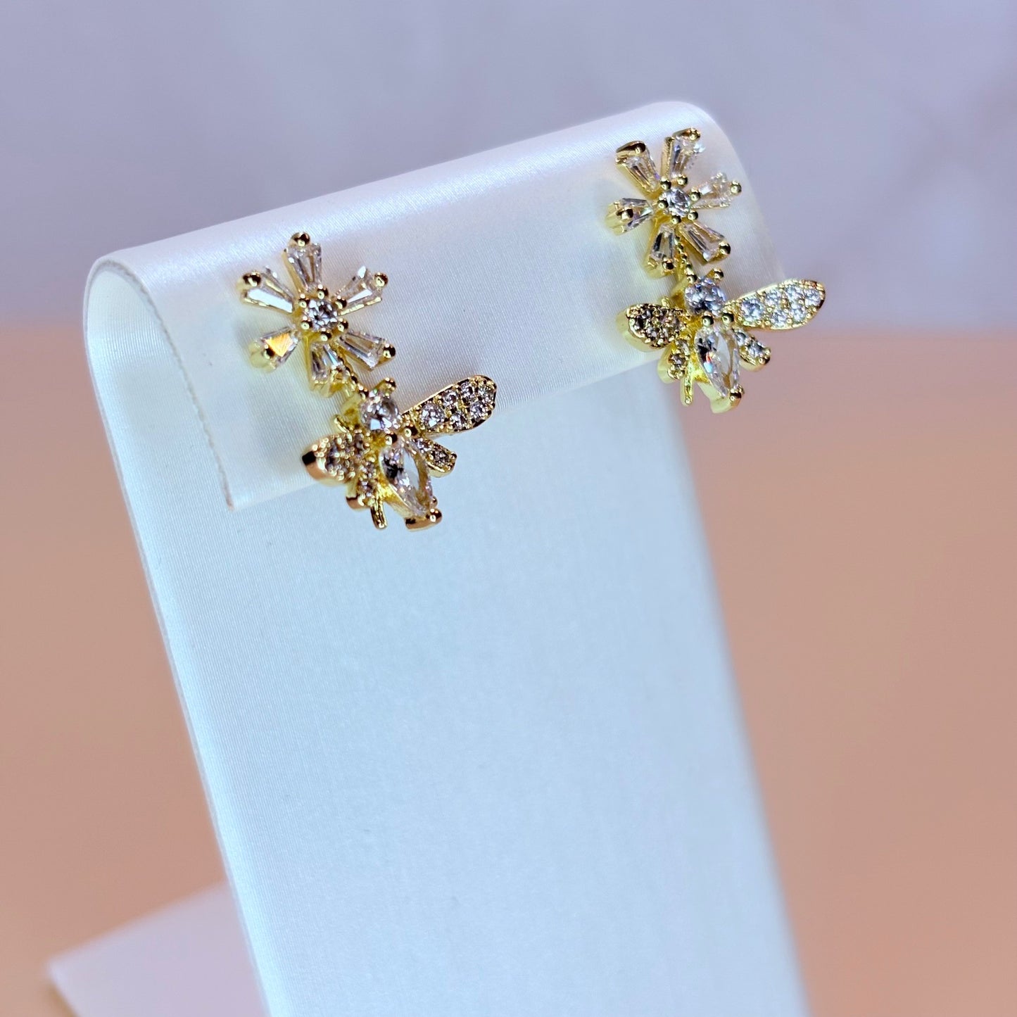 abeja earrings