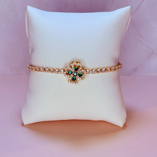 adjustable twist of green bracelet