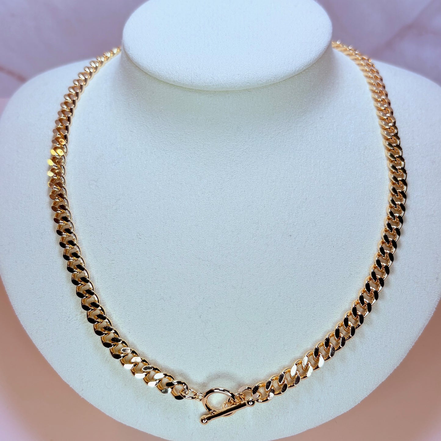 cuban link gargantilla with t-bar clasp 20"