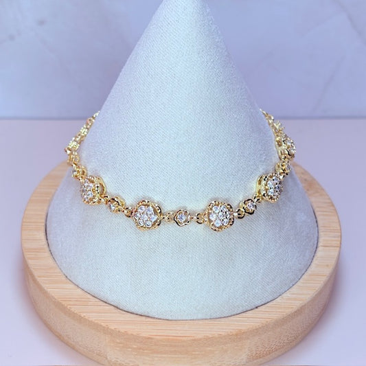 dainty gold flower bracelet
