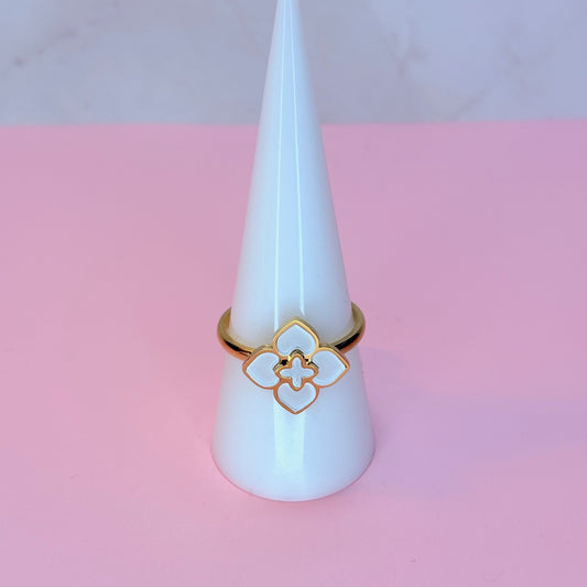 delicate trebol ring