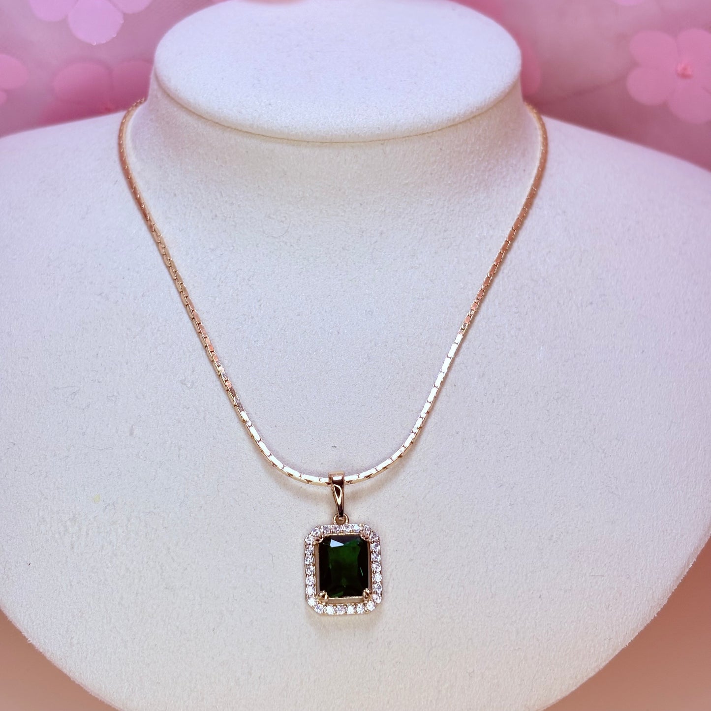 emeral green necklace