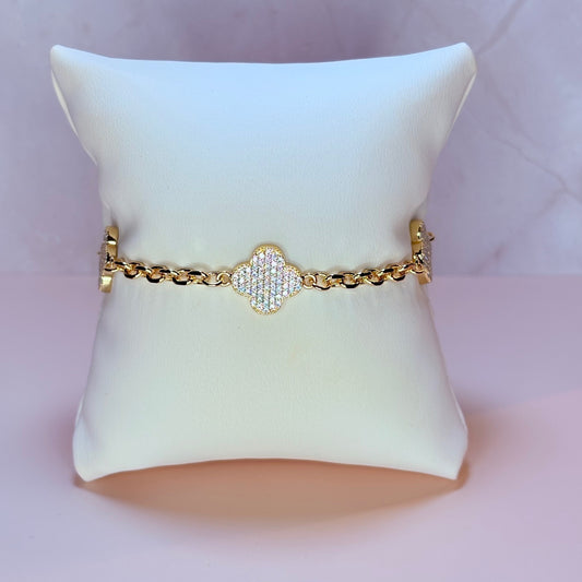 gold trevo bracelet