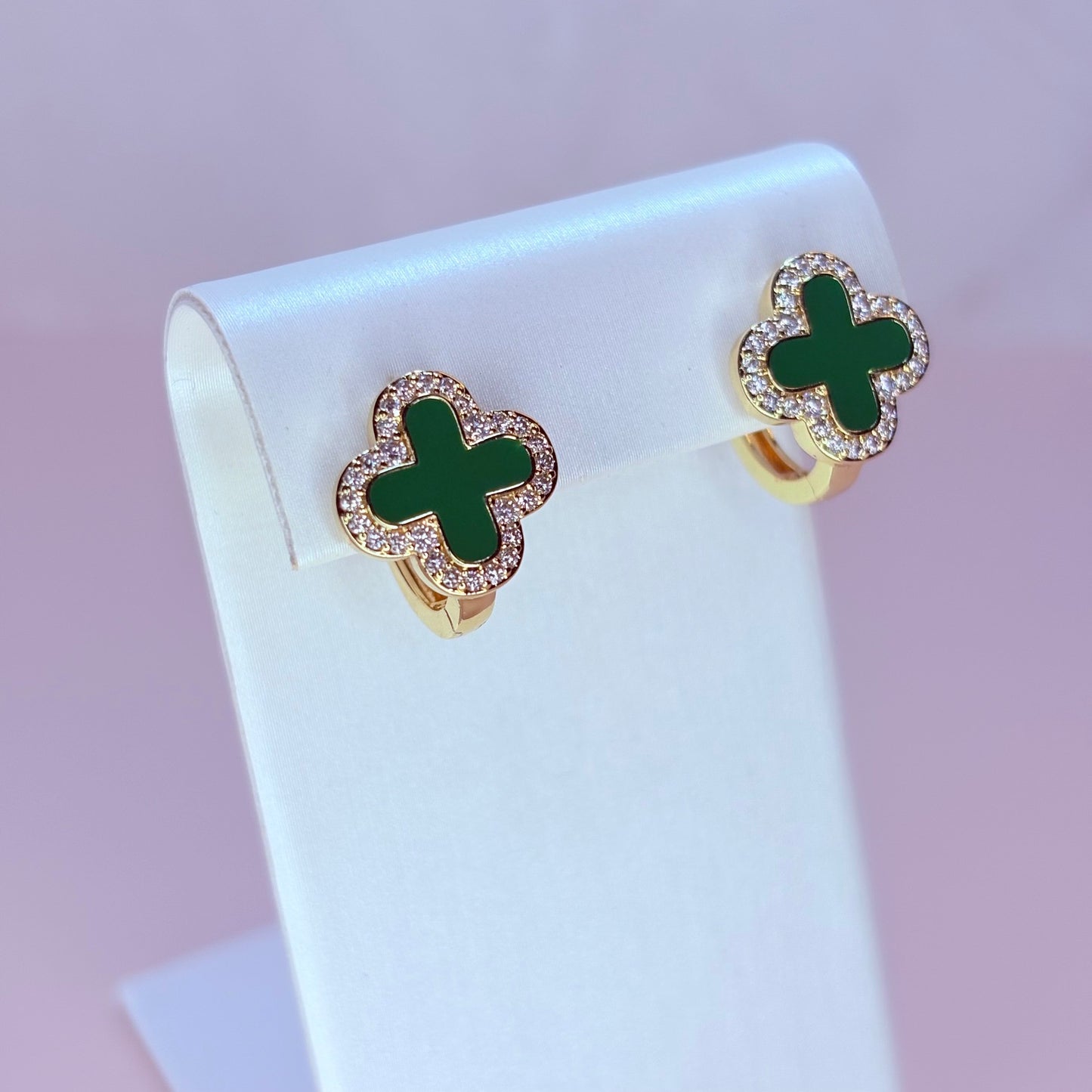 black trebol huggie earrings