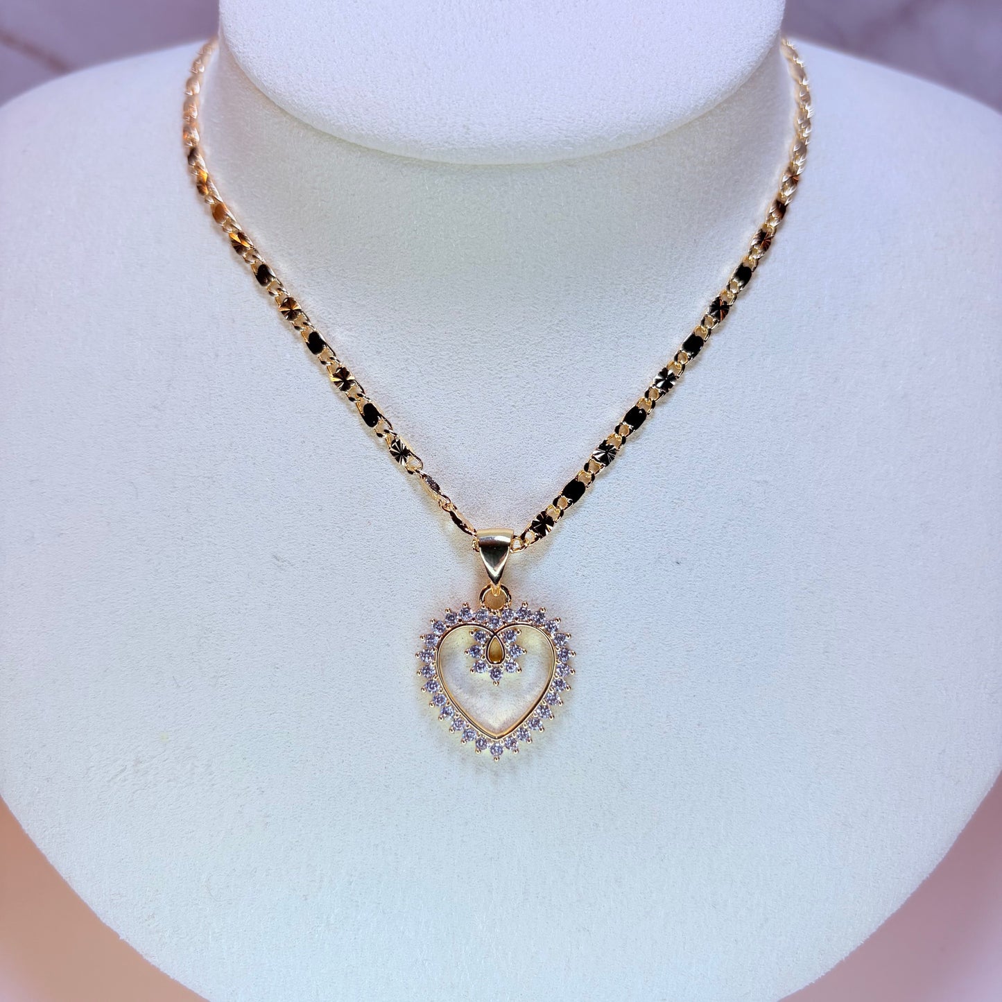 izel heart necklace