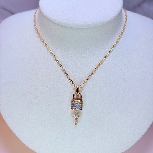 llave de amor necklace