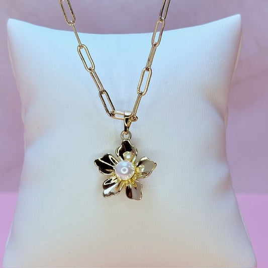 pearl bloom necklace
