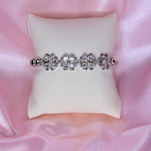 Pretty Flower Bracelet Silver