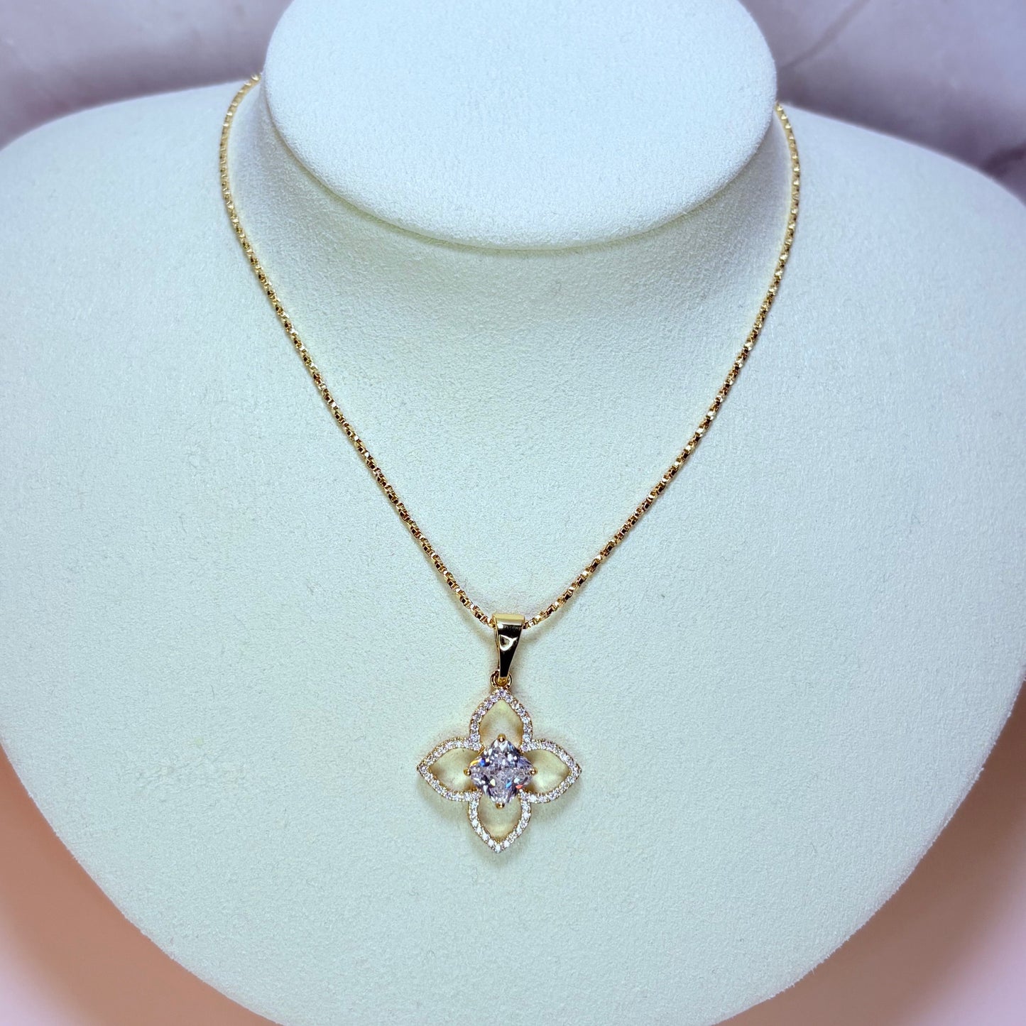 renata flower necklace