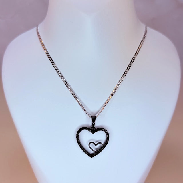 silver noir heart necklace