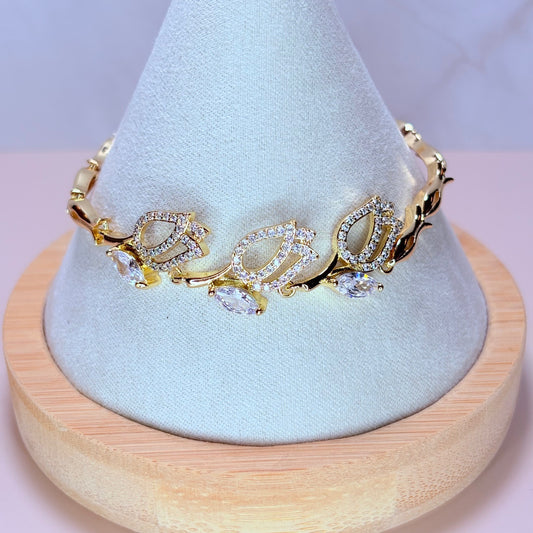 quinn tulip bracelet