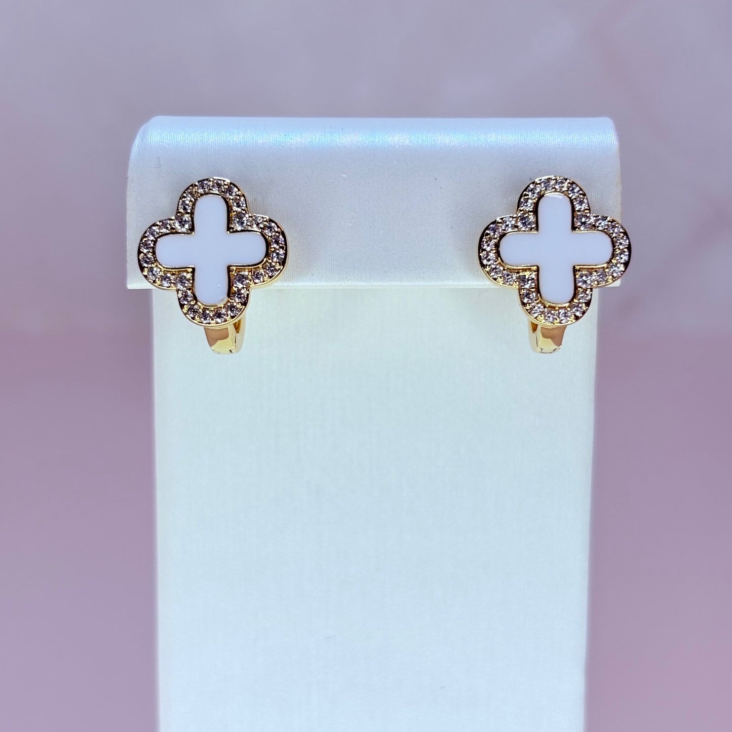black trebol huggie earrings