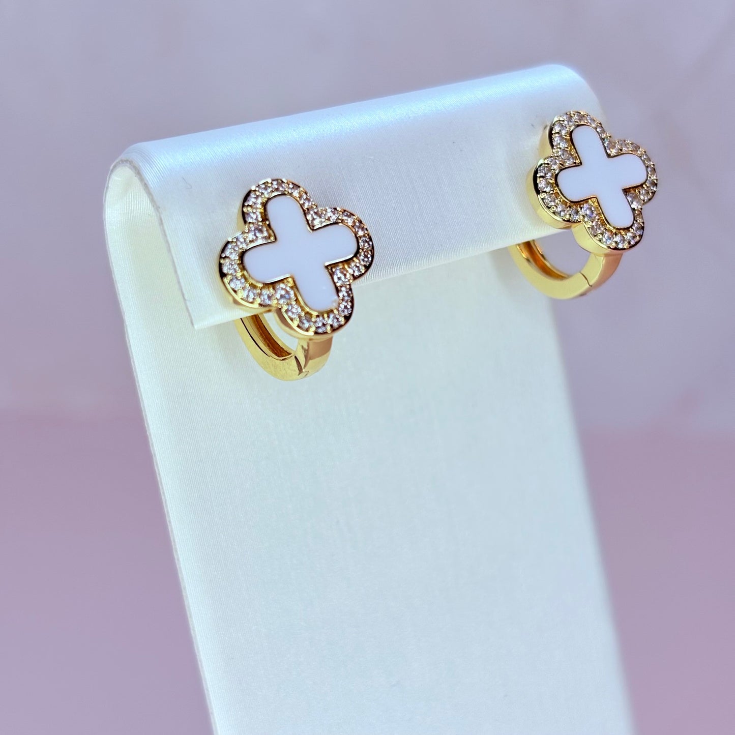 black trebol huggie earrings